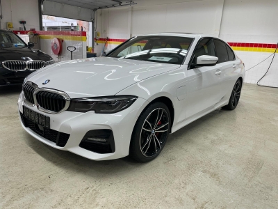BMW 330e
