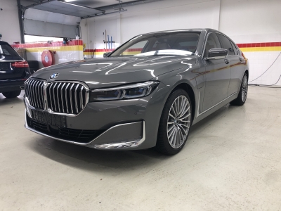 BMW 745e Limousine 