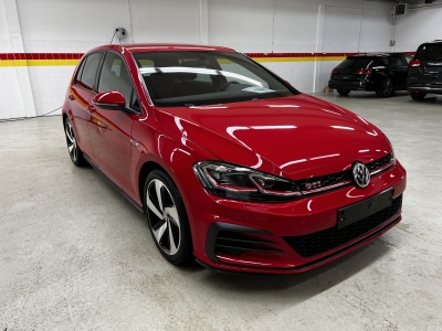 Volkswagen Golf VII GTI 2.0 TSI 