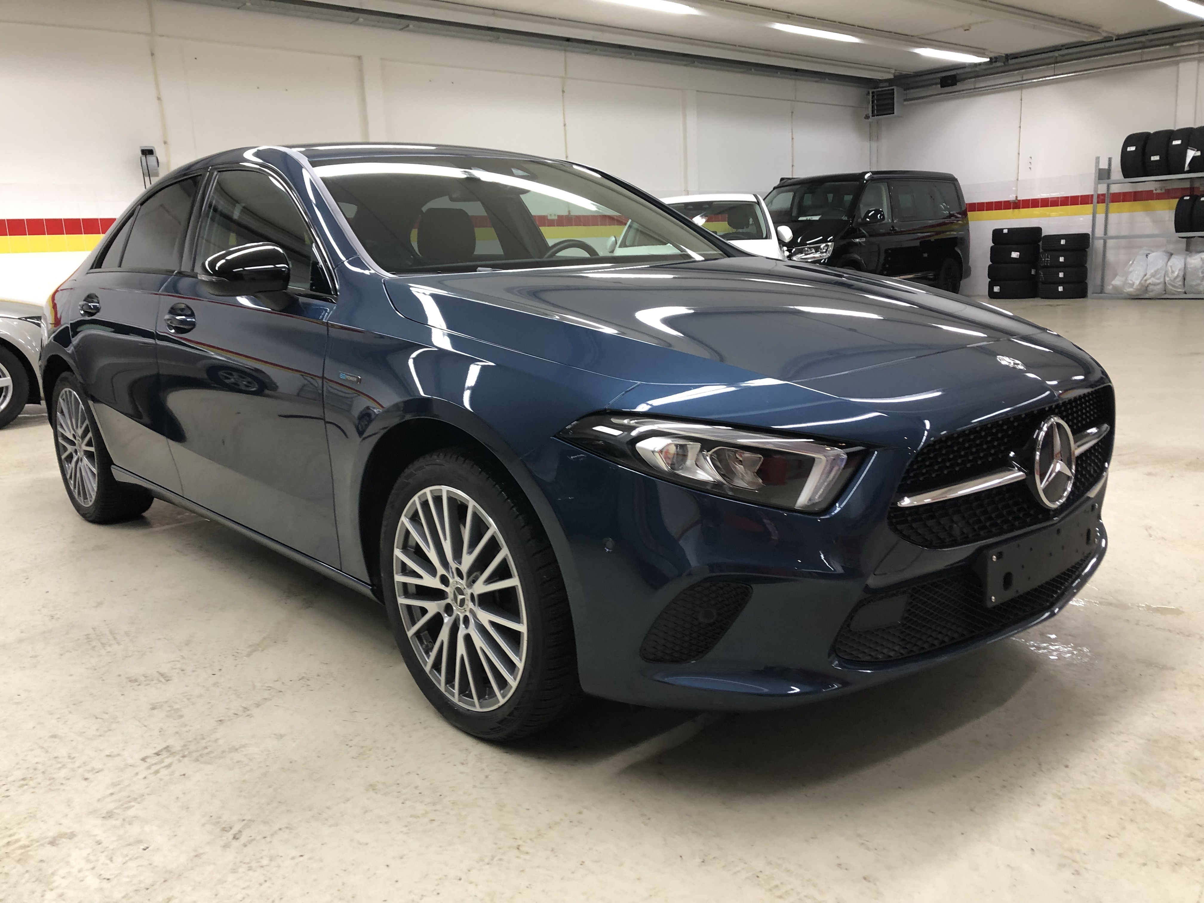 Mercedes-Benz A250e Limousine 