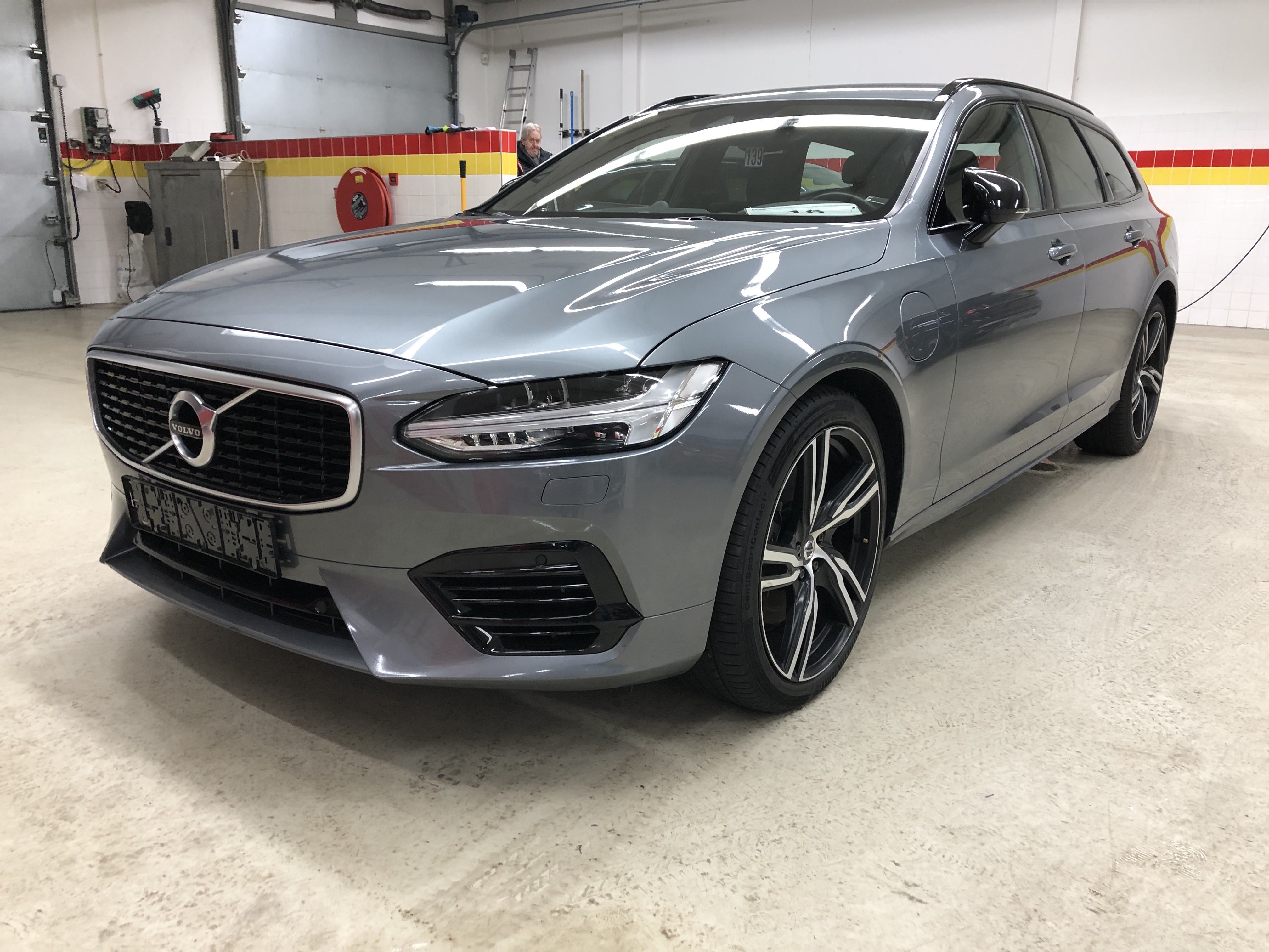 Volvo V90 R Design Plug-In Hybrid AWD